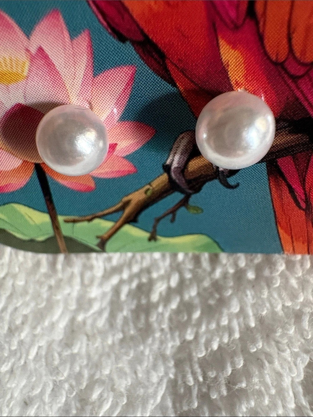 Charming small stud earrings new